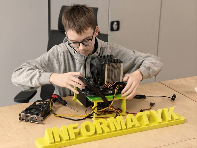 Technik informatyk – nauka, wymagania i perspektywy pracy